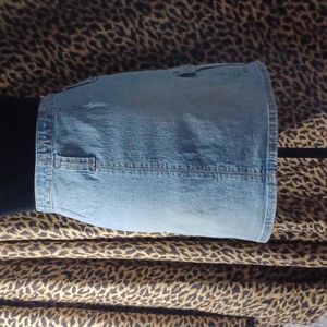 Gently loved NO boundaries Jean skirt.